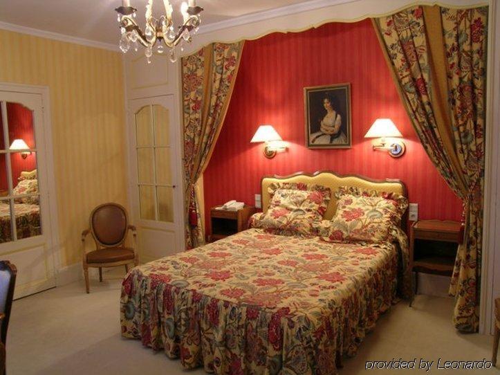 Hostellerie De La Poste - Les Collectionneurs Avallon Room photo