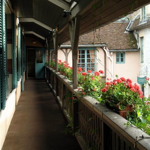 Hostellerie De La Poste - Les Collectionneurs Avallon Exterior photo